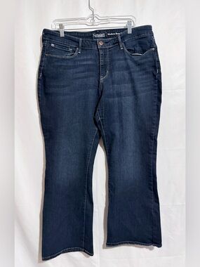 Signature by Levi Strauss & Co. Women's Mid-Rise Dark Wash Bootcut Jeans 18